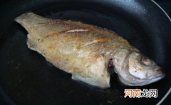 烧鱼不粘锅的技巧，怎样烧鱼不粘锅？