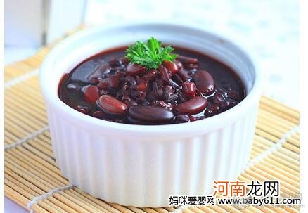 月子食谱：红豆薏仁黑米粥