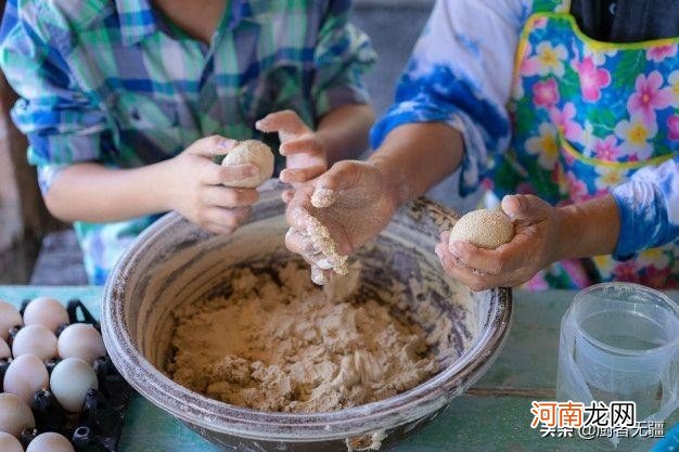 皮蛋的制作流程是什么 松花蛋的制作方法及配方