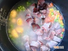 腊肉焖饭怎么煮的 电饭煲做腊肉饭的方法
