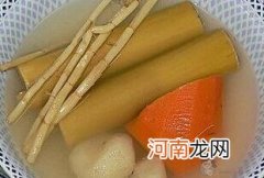 煲汤食谱：红萝卜竹蔗马蹄茅根水