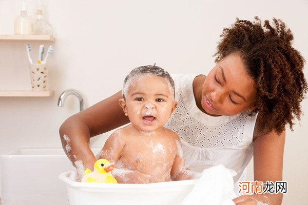 婴儿冬天怎么洗澡 让婴儿冬天洗澡不冷的小技巧
