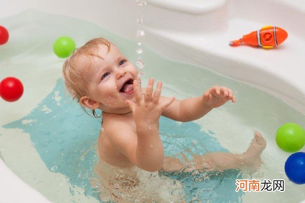 婴儿冬天洗澡频率 正确的洗澡次数妈妈要知道