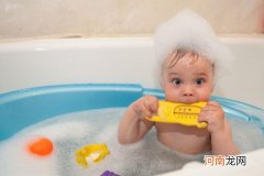 婴儿冬天洗澡频率 正确的洗澡次数妈妈要知道