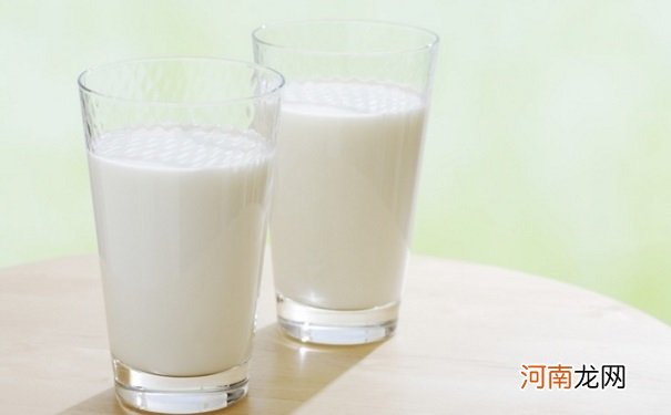 为什么纯牛奶容易爆痘