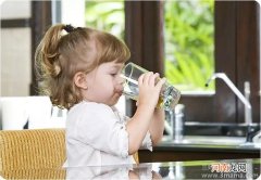 生病的宝宝应该如何科学喝水？