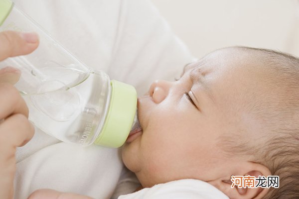宝宝适合喝什么水 想不到最好的选择竟然是它