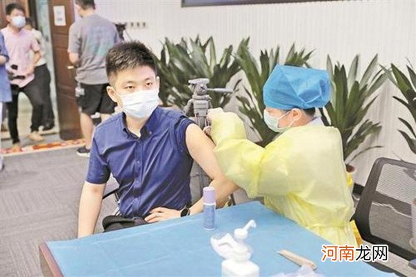 中国新冠疫苗对变异病毒无效 权威专家回应来咯！