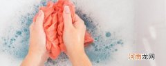 如何洗掉衣服上的枇杷汁渍 衣服被枇杷汁粘上如何才洗干净