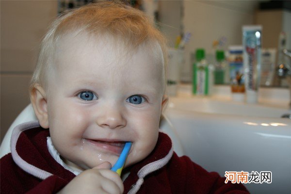 1-3岁宝宝要不要用牙膏 关于牙膏你是否真正了解呢