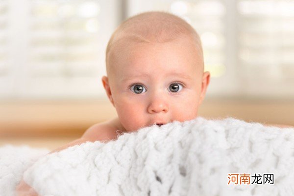 婴儿为什么脸蛋发红 这也许是宝宝发出的信号你懂吗