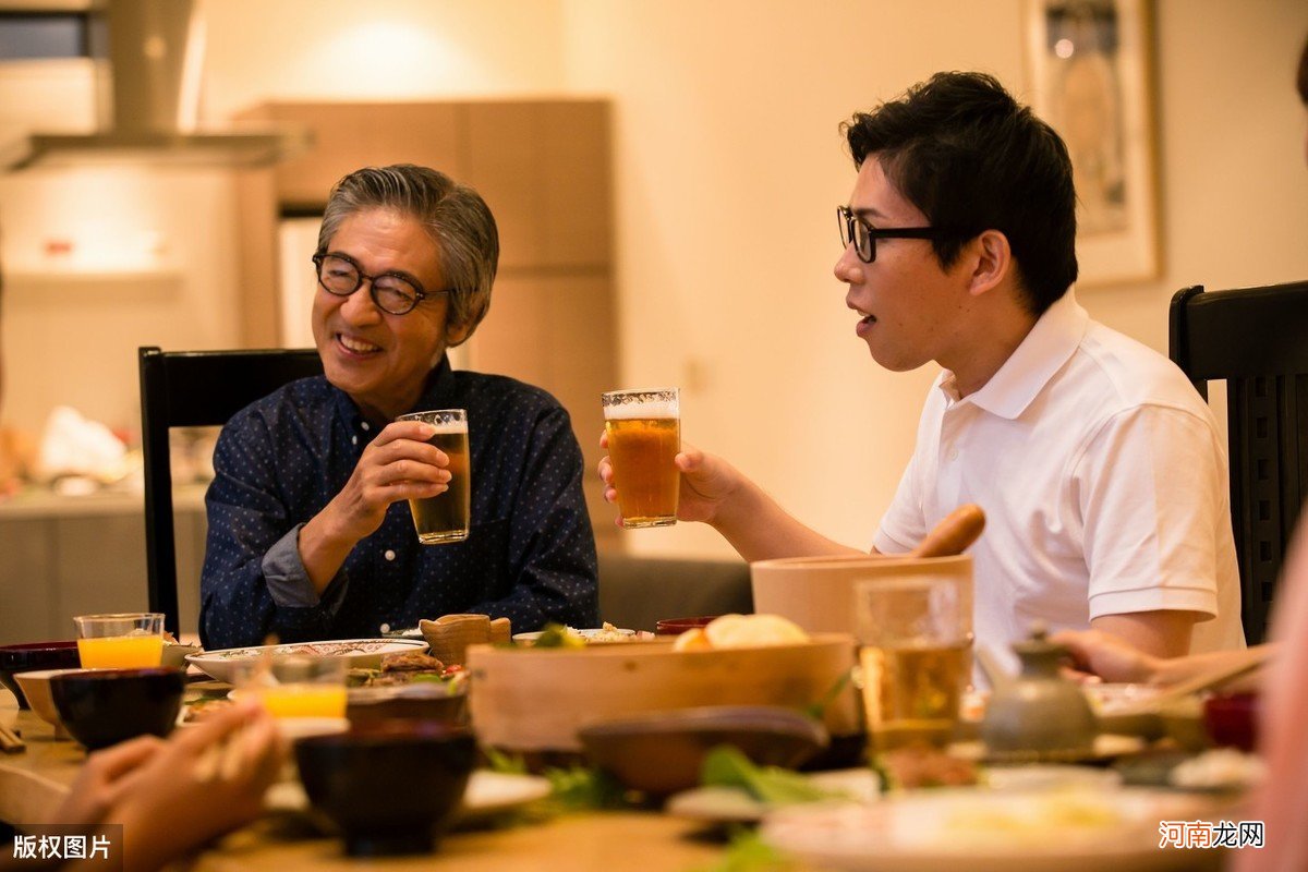 以茶代酒怎样礼貌敬酒 以茶代酒怎么敬酒说话