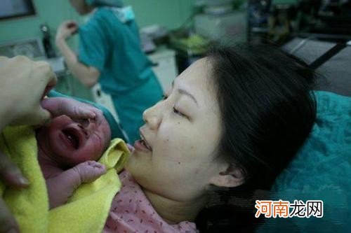 丈夫陪产抓拍3张照片成经典 女人生孩子图片