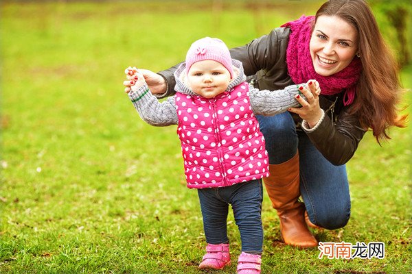 婴儿学走路最佳时间 十个父母九个不知道