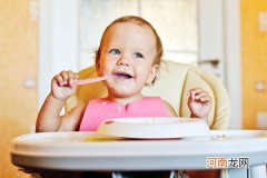 宝宝吃饭磨蹭怎么办 家长这样做比怒骂更管用