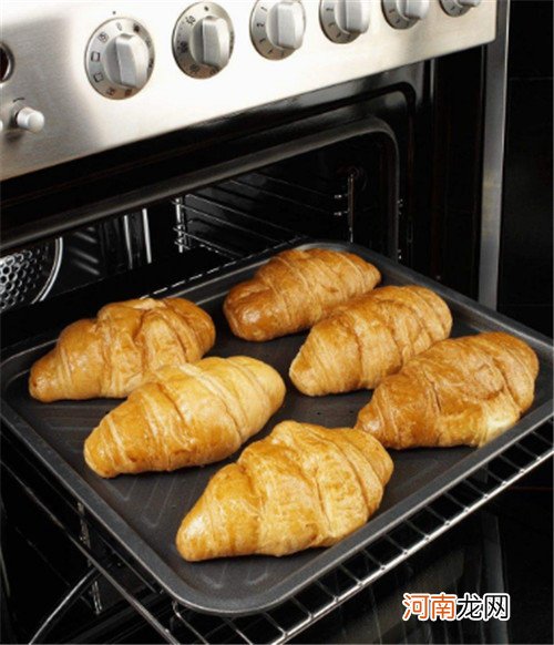 烤箱烤面包怎么能使下面焦甜