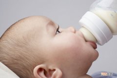 美国儿科学会指出宝宝喝奶应注意3个细节