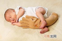 宝宝睡姿中的8大疾病信号