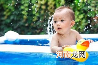 小心宝宝喝水过多导致水中毒