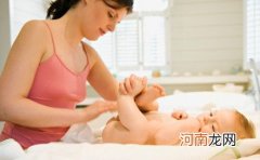 炎炎夏季如何给宝宝用花露水