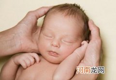 宝宝护理注意事项：损害宝宝健康的7种妈妈之吻