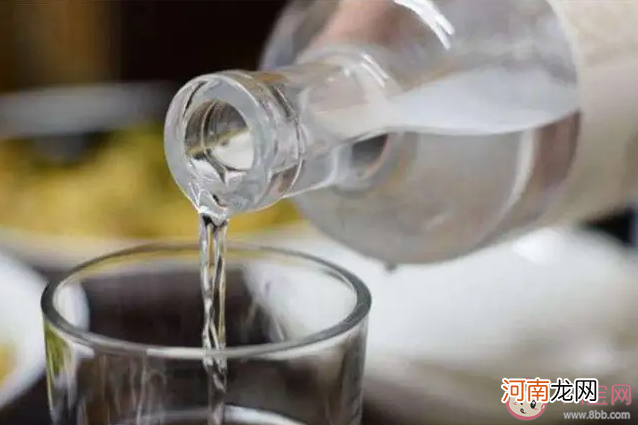 年轻人看不上白酒|年轻人为什么看不上白酒了 白酒不受年轻人欢迎了吗