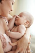 女婴与母亲同睡猝死 与婴儿同睡的注意事项有哪些
