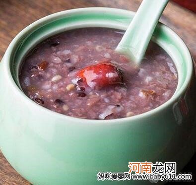 1—2岁宝宝食谱：紫米红枣粥