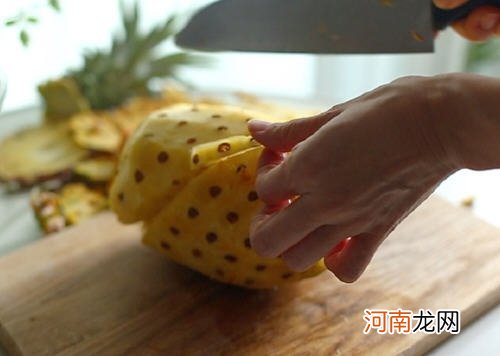 削菠萝皮的方法图解 在家如何削菠萝