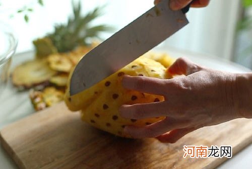 削菠萝皮的方法图解 在家如何削菠萝