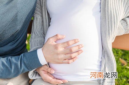 断母乳的时候胀痛，可不可以挤奶或者吸奶呢？