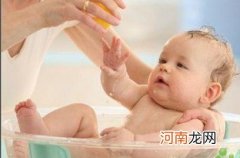 如何正确给宝宝洗澡？ 给宝宝洗澡的步骤