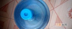 桶装水怎么打开盖子 桶装水打开盖子方法分享