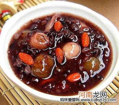 孕妇安胎食谱：桂圆阿胶红枣粥