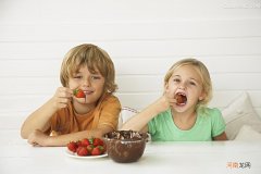你的孩子吃草莓过敏吗