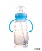 有吸管的奶瓶不适合6个月以下婴儿使用