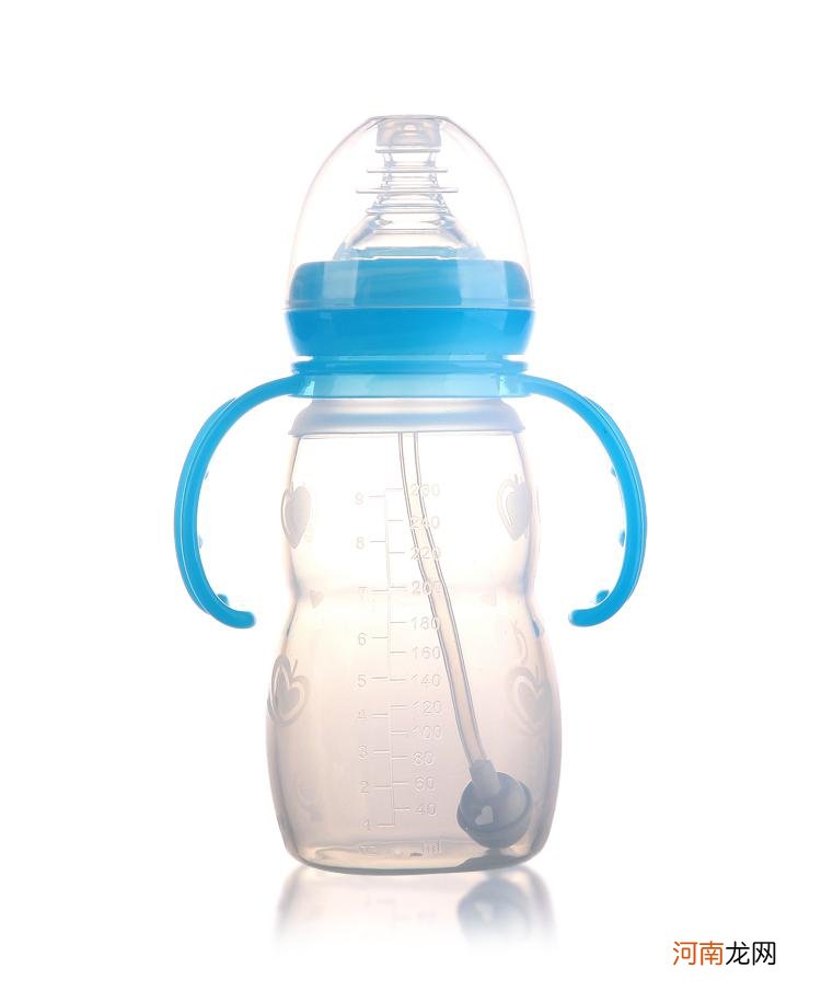 有吸管的奶瓶不适合6个月以下婴儿使用