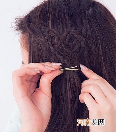 韩式发型扎法步骤 diy发型扎法图解