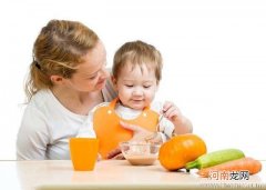 培养宝宝独立吃饭的最佳时期
