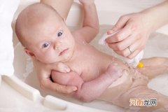 宝宝抗拒洗澡怎么办 聪明妈妈都会使用的好方法