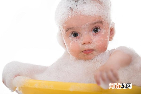 宝宝抗拒洗澡怎么办 聪明妈妈都会使用的好方法