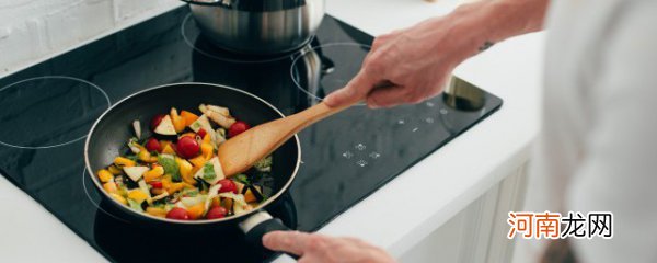 香菇木耳肉饺子的家常做法 家常香菇木耳肉饺子怎么做