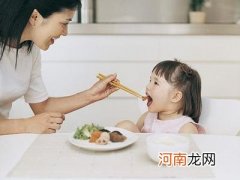 宝宝过早吃成人食物易患哪些疾病