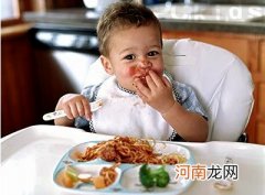 喂养：孩子吃饭时喝太多汤影响消化