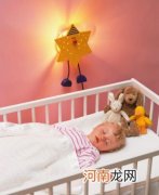 专家提醒：开灯睡觉影响宝宝身高