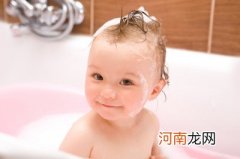妈咪必学给宝宝洗澡应注意三个细节