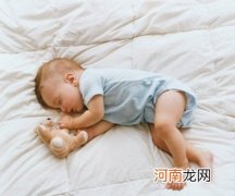 宝宝多睡眠会发育的更好