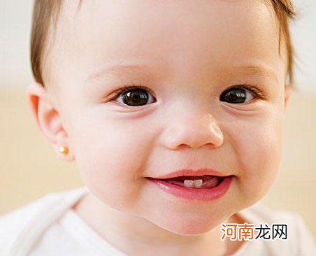 宝宝牙齿会被毁掉健康的几个坏习惯