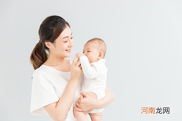 四个月的宝宝长得慢喂养背锅 妈妈这样做才是正确的