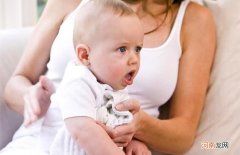 婴儿老是吐奶是一种常见的现象非疾病
